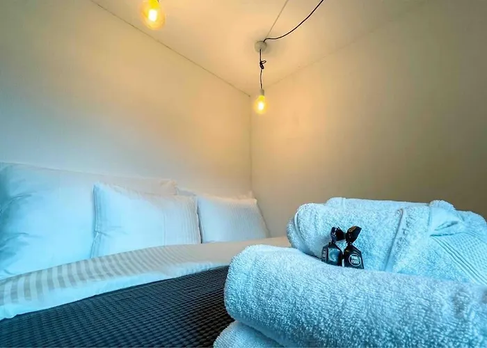 -the Urbanist- Mountainview Parking Garden 3bd